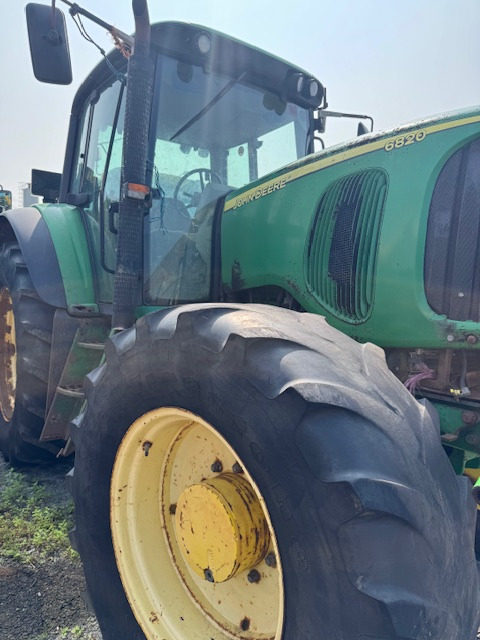 JOHN DEERE 6820 - 拖拉机:图1 JOHN DEERE 6820 - 拖拉机:图1
