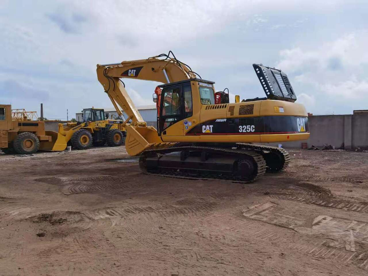 CATERPILLAR 325C - 履带式挖掘机:图3 CATERPILLAR 325C - 履带式挖掘机:图3