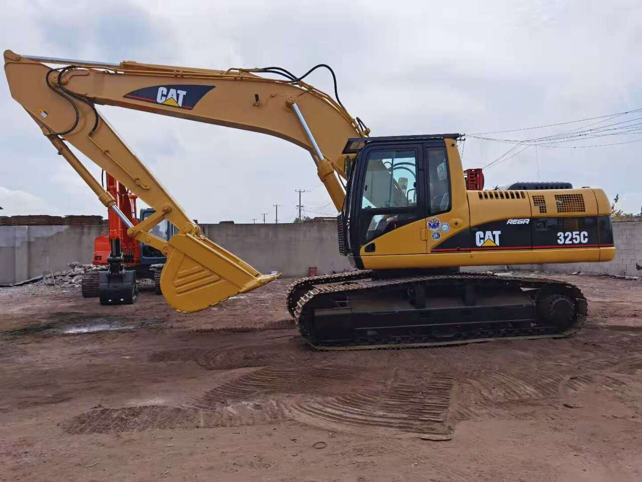 CATERPILLAR 325C - 履带式挖掘机:图1 CATERPILLAR 325C - 履带式挖掘机:图1