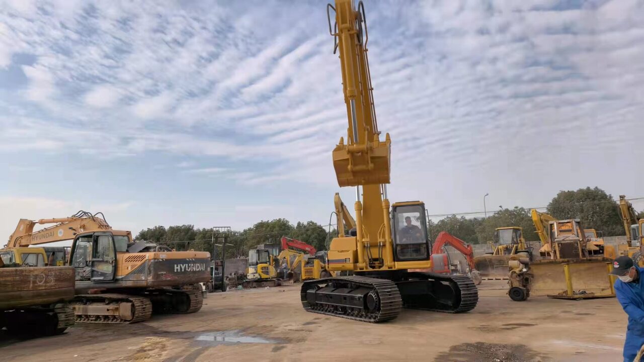 CATERPILLAR 330BL - 履带式挖掘机:图2 CATERPILLAR 330BL - 履带式挖掘机:图2