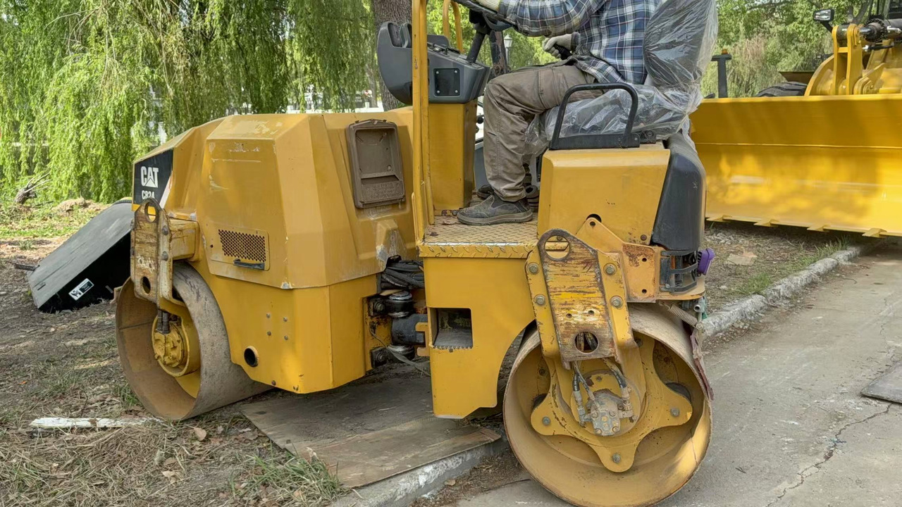 CATERPILLAR CB24B - 碾压机:图2 CATERPILLAR CB24B - 碾压机:图2