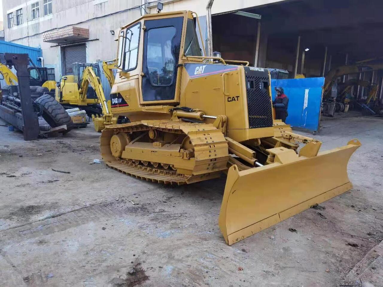 CATERPILLAR D4G - 推土机:图2 CATERPILLAR D4G - 推土机:图2