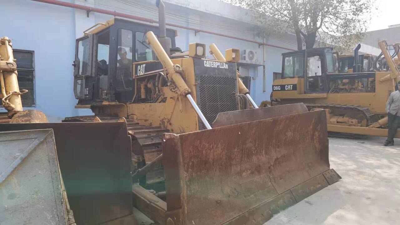 CATERPILLAR D6G - 推土机:图1 CATERPILLAR D6G - 推土机:图1