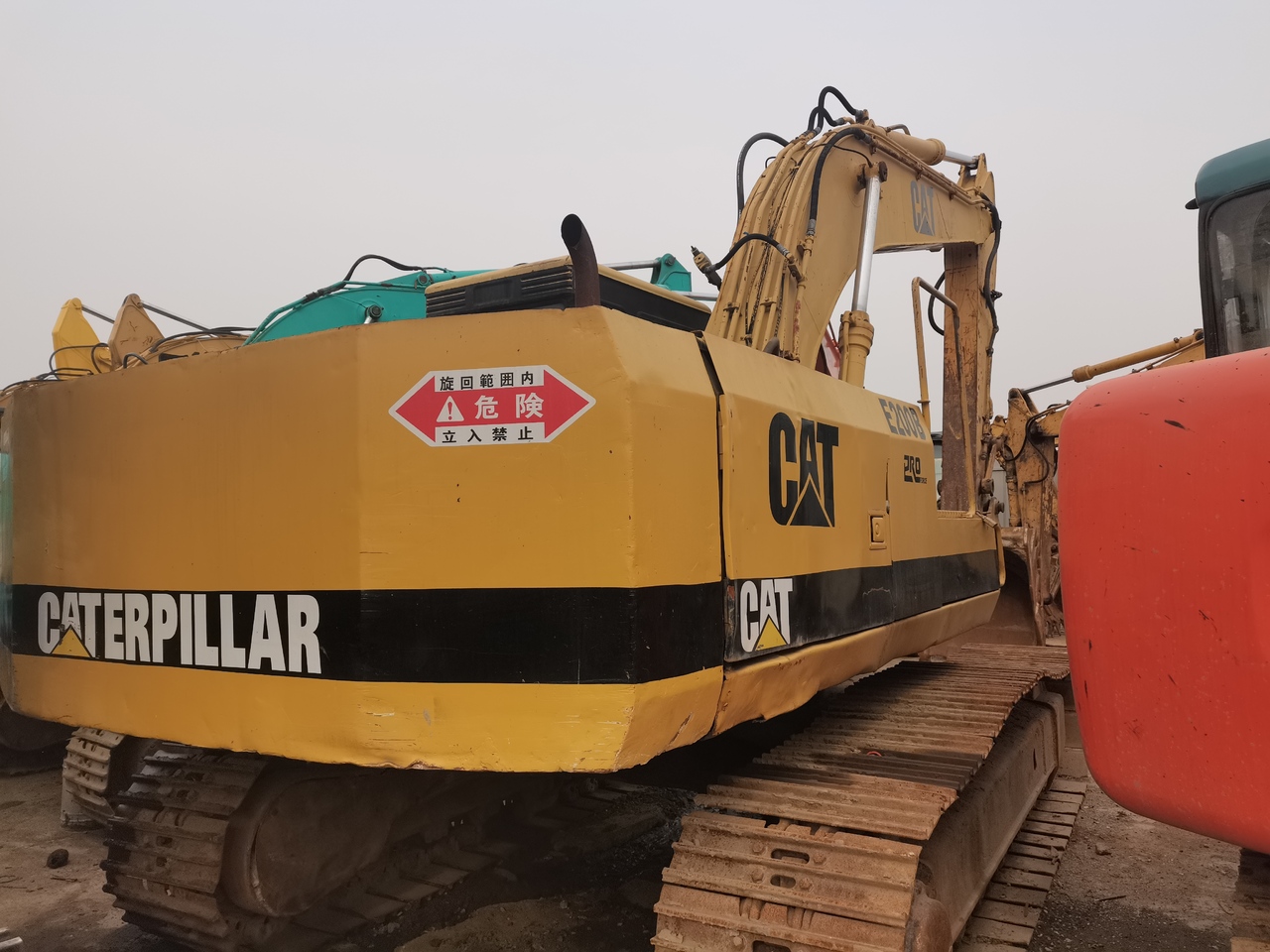 CATERPILLAR E200 - 履带式挖掘机:图3 CATERPILLAR E200 - 履带式挖掘机:图3