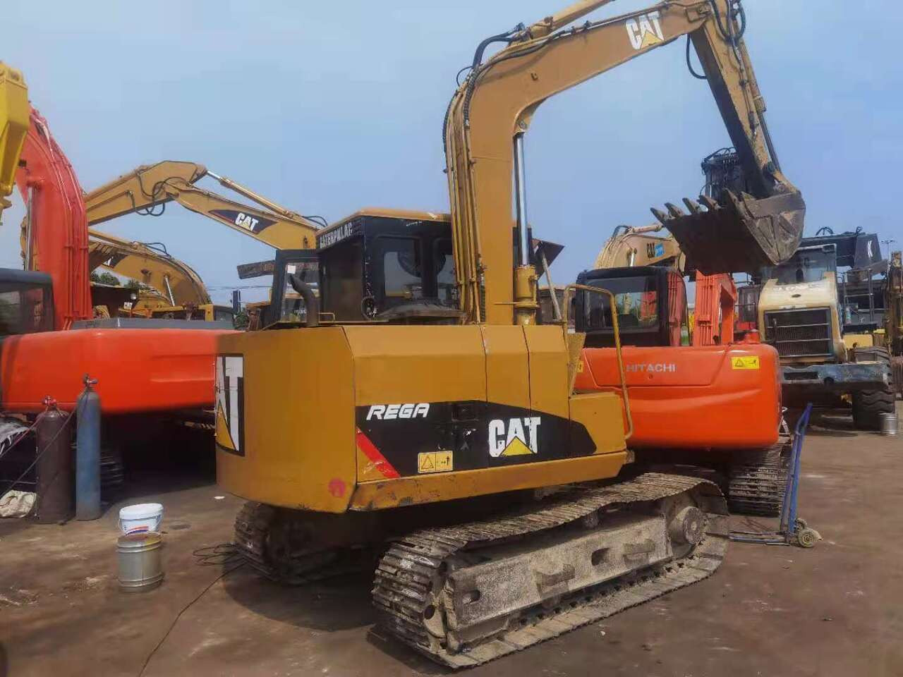 CATERPILLAR E70B - 履带式挖掘机:图1 CATERPILLAR E70B - 履带式挖掘机:图1