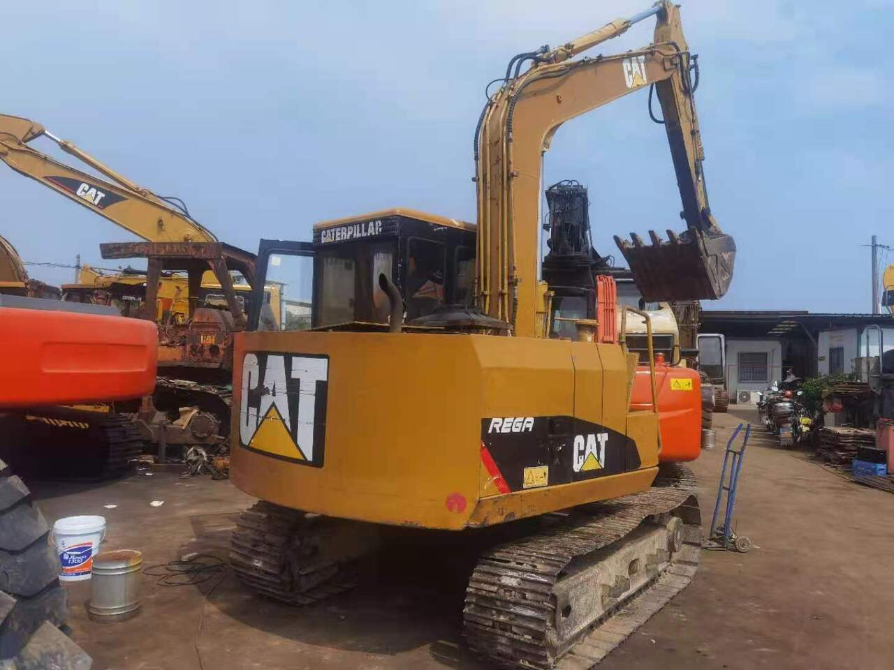 CATERPILLAR E70B - 履带式挖掘机:图3 CATERPILLAR E70B - 履带式挖掘机:图3