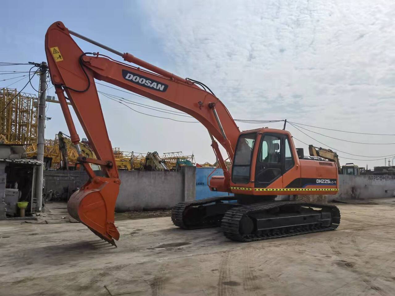 DOOSAN DH225LC-7 - 履带式挖掘机:图3 DOOSAN DH225LC-7 - 履带式挖掘机:图3