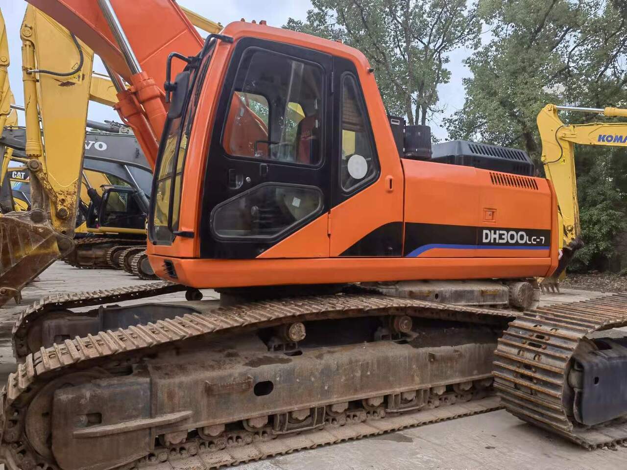 DOOSAN DH300 - 履带式挖掘机:图1 DOOSAN DH300 - 履带式挖掘机:图1