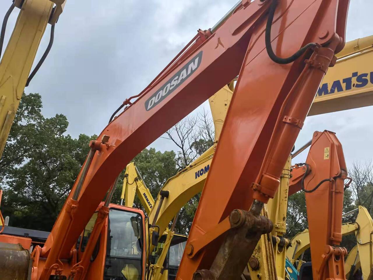 DOOSAN DH300 - 履带式挖掘机:图4 DOOSAN DH300 - 履带式挖掘机:图4
