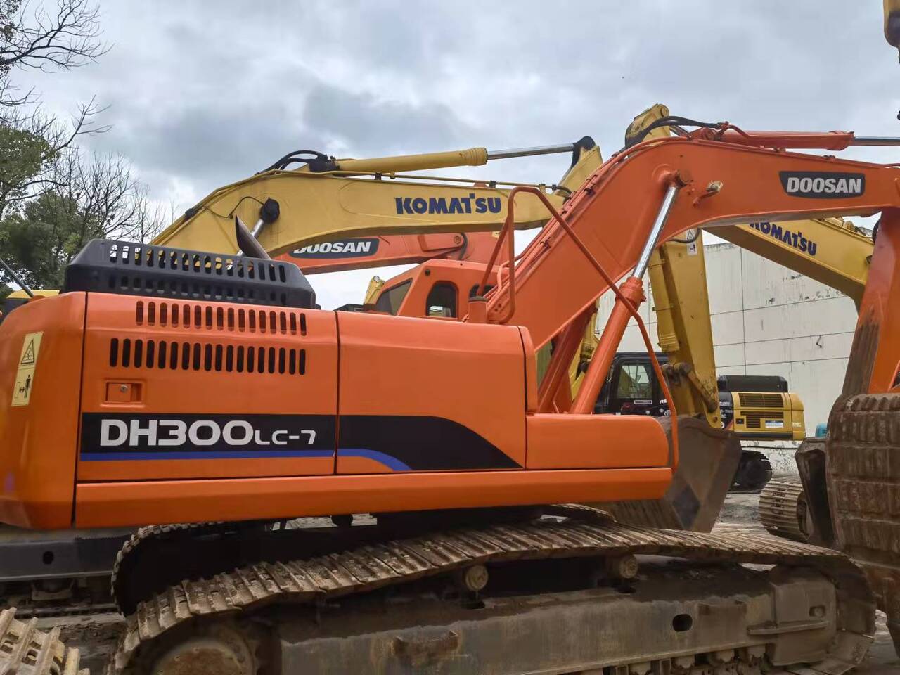 DOOSAN DH300 - 履带式挖掘机:图2 DOOSAN DH300 - 履带式挖掘机:图2