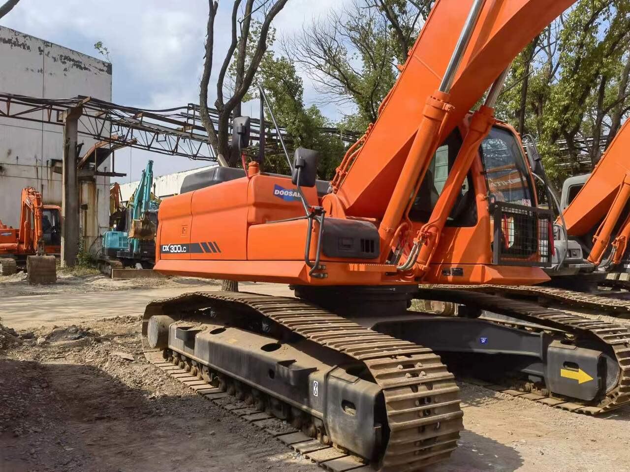 DOOSAN DX300 - 履带式挖掘机:图2 DOOSAN DX300 - 履带式挖掘机:图2