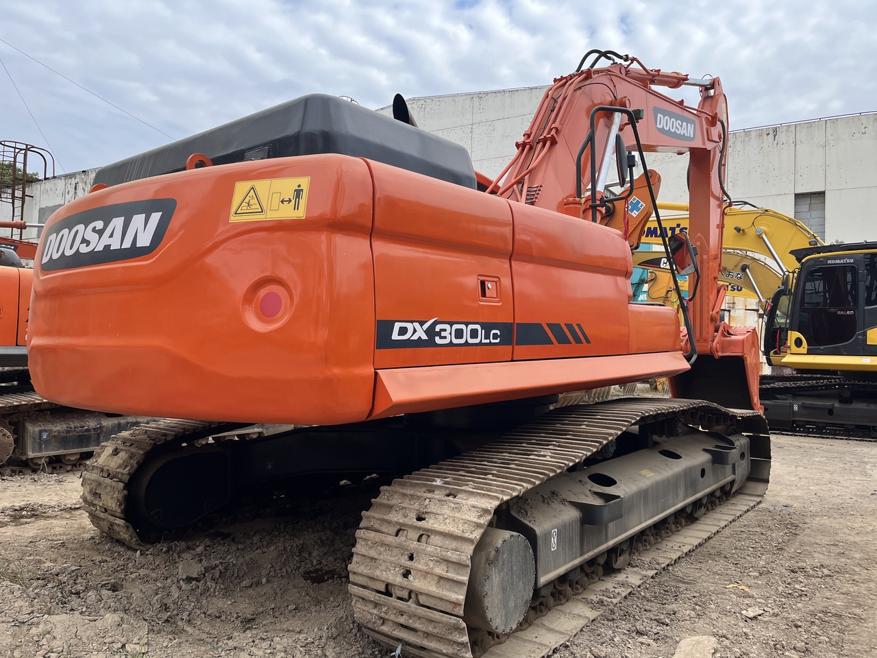 DOOSAN DX300 - 履带式挖掘机:图3 DOOSAN DX300 - 履带式挖掘机:图3