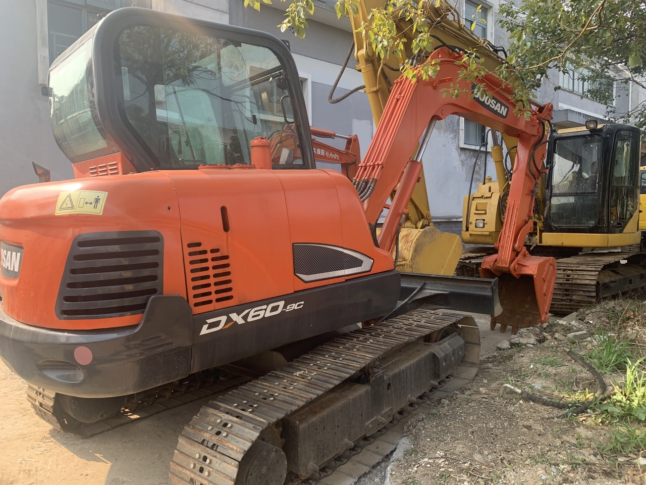 DOOSAN DX60-9 - 小型挖掘机:图2 DOOSAN DX60-9 - 小型挖掘机:图2