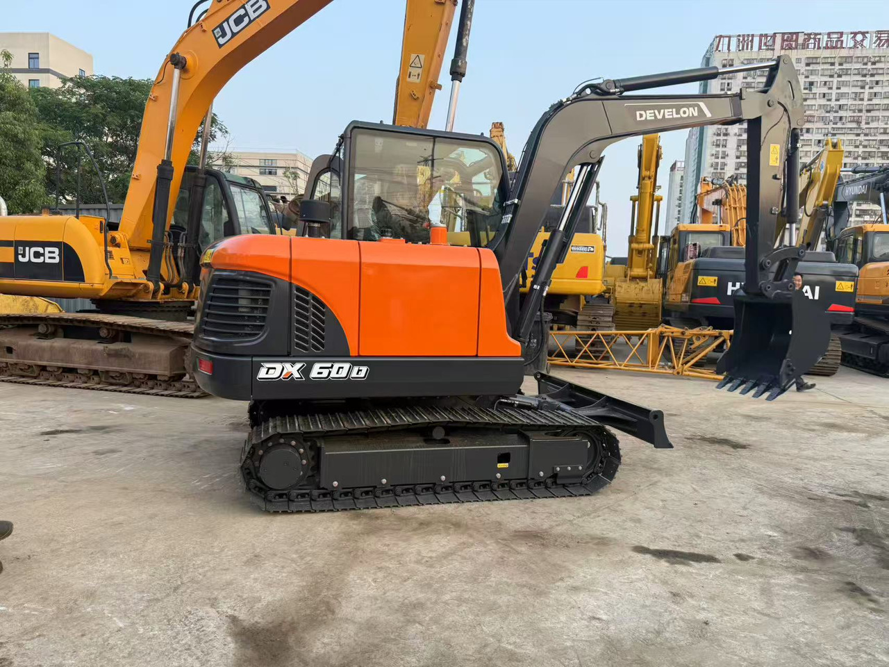 DOOSAN DX60D-10 - 履带式挖掘机:图3 DOOSAN DX60D-10 - 履带式挖掘机:图3