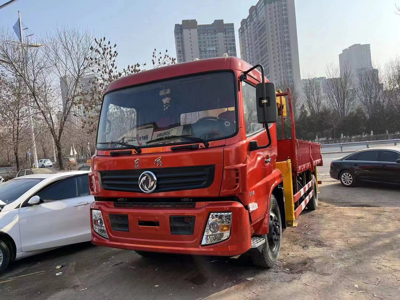 DongFeng Crane - 建筑设备:图2 DongFeng Crane - 建筑设备:图2