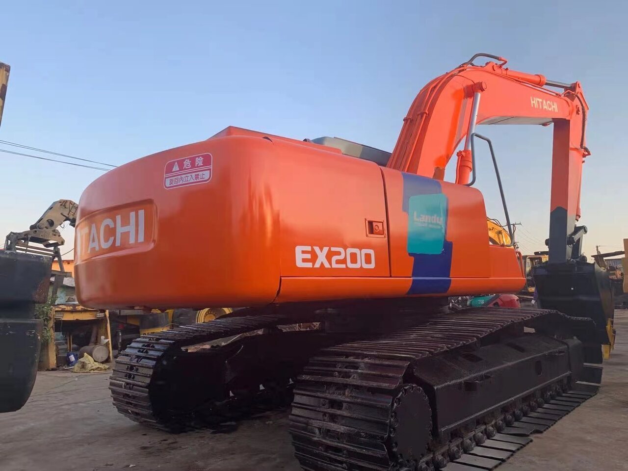 HITACHI EX200-2 - 履带式挖掘机:图1 HITACHI EX200-2 - 履带式挖掘机:图1