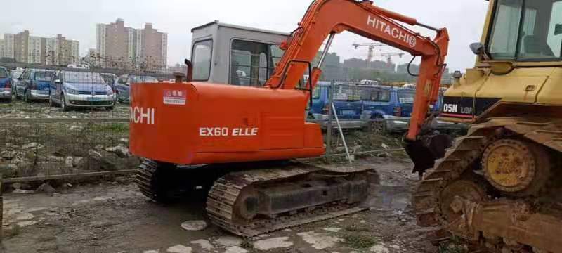 HITACHI EX60 - 履带式挖掘机:图1 HITACHI EX60 - 履带式挖掘机:图1
