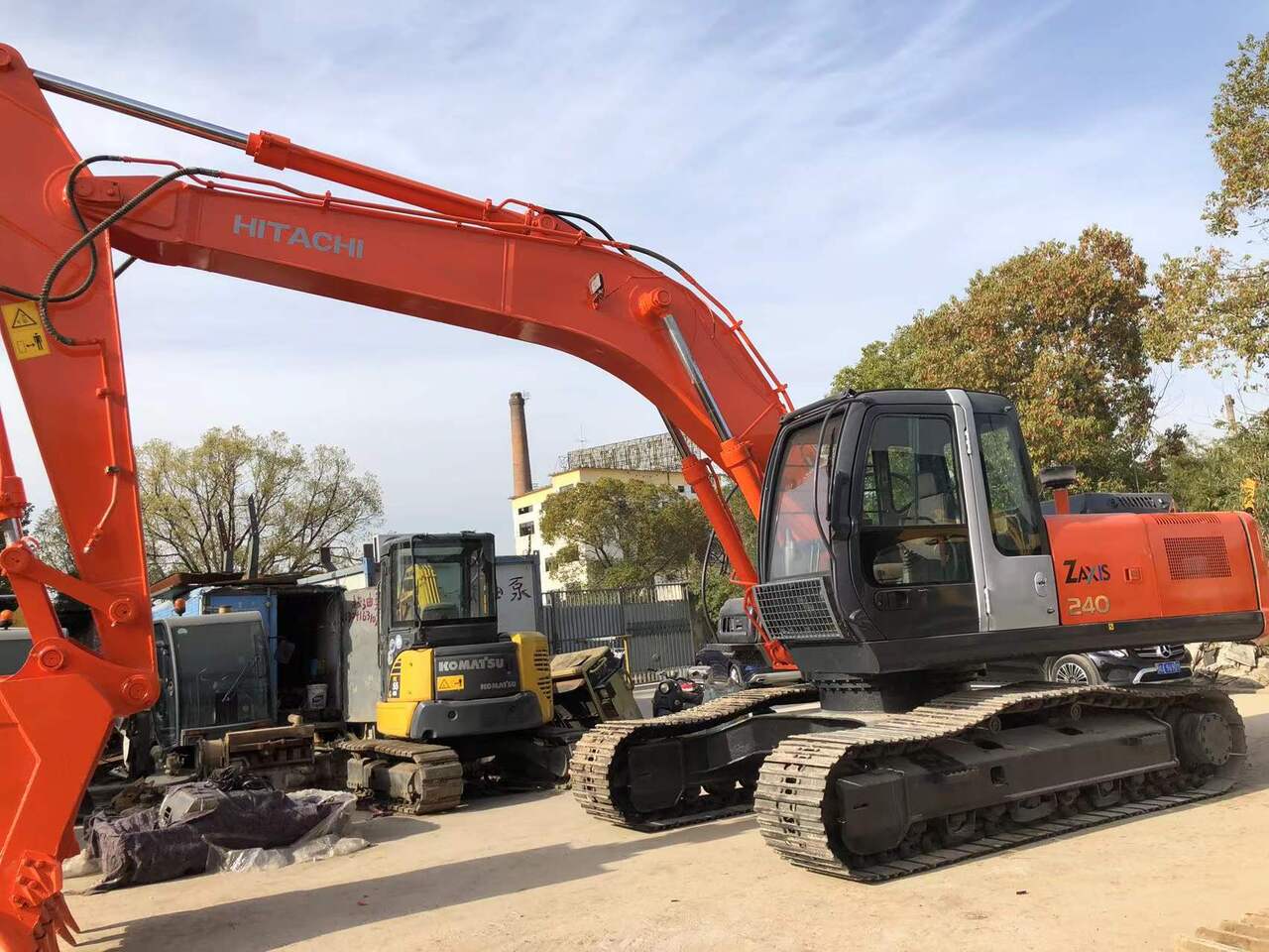HITACHI ZX240 - 履带式挖掘机:图2 HITACHI ZX240 - 履带式挖掘机:图2