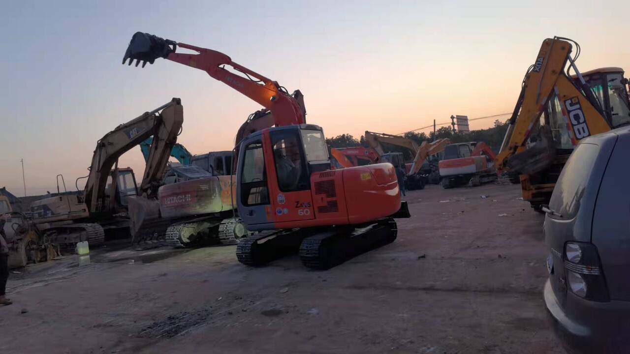 HITACHI ZX60 - 履带式挖掘机:图1 HITACHI ZX60 - 履带式挖掘机:图1