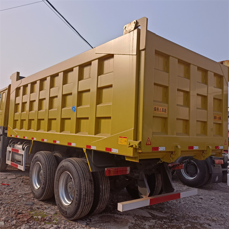 HOWO HOWO 6x4-375 tipper 租赁 HOWO HOWO 6x4-375 tipper:图6 HOWO HOWO 6x4-375 tipper 租赁 HOWO HOWO 6x4-375 tipper:图6
