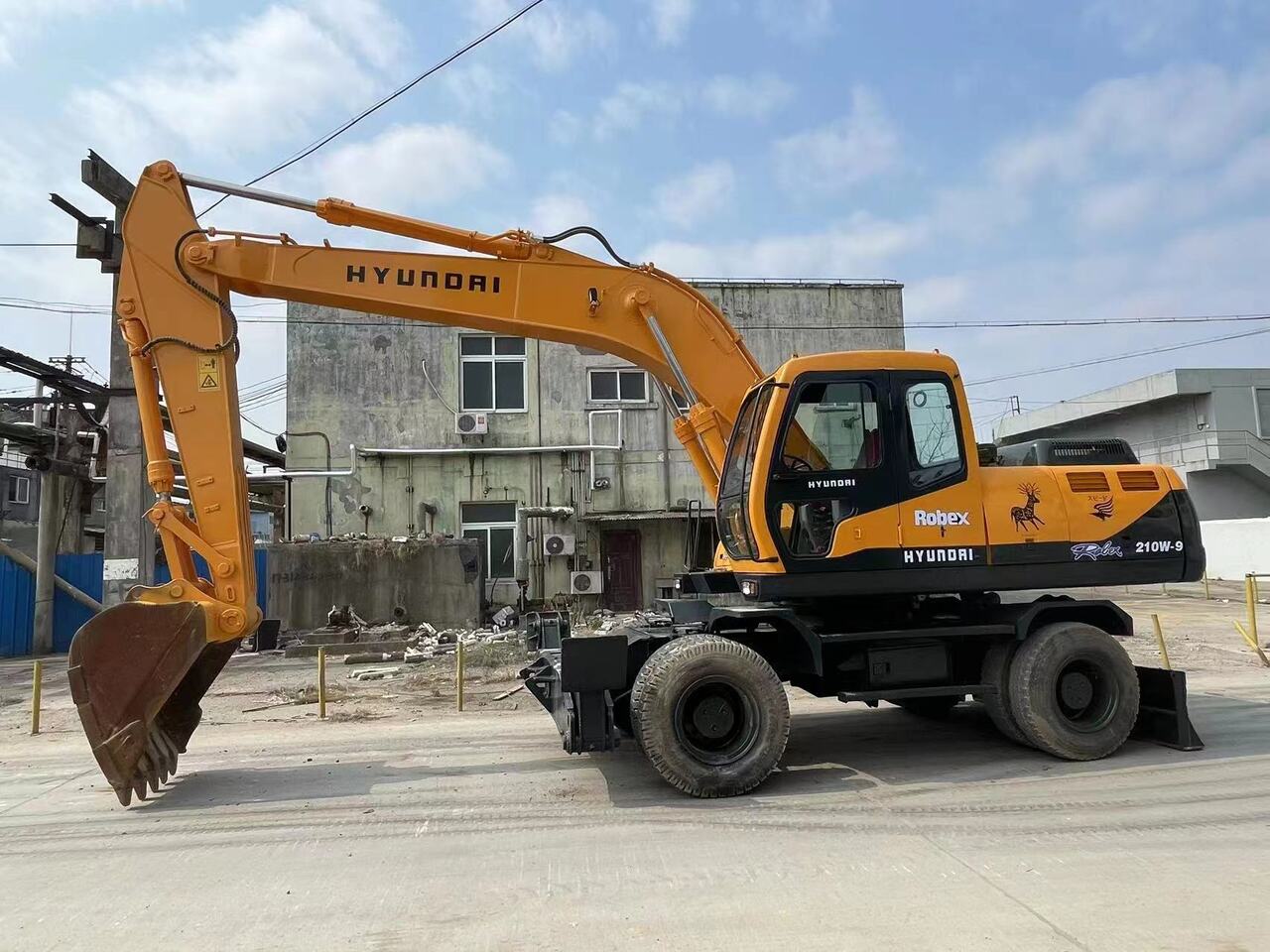 HYUNDAI 210W-9 - 轮式挖掘机:图3 HYUNDAI 210W-9 - 轮式挖掘机:图3