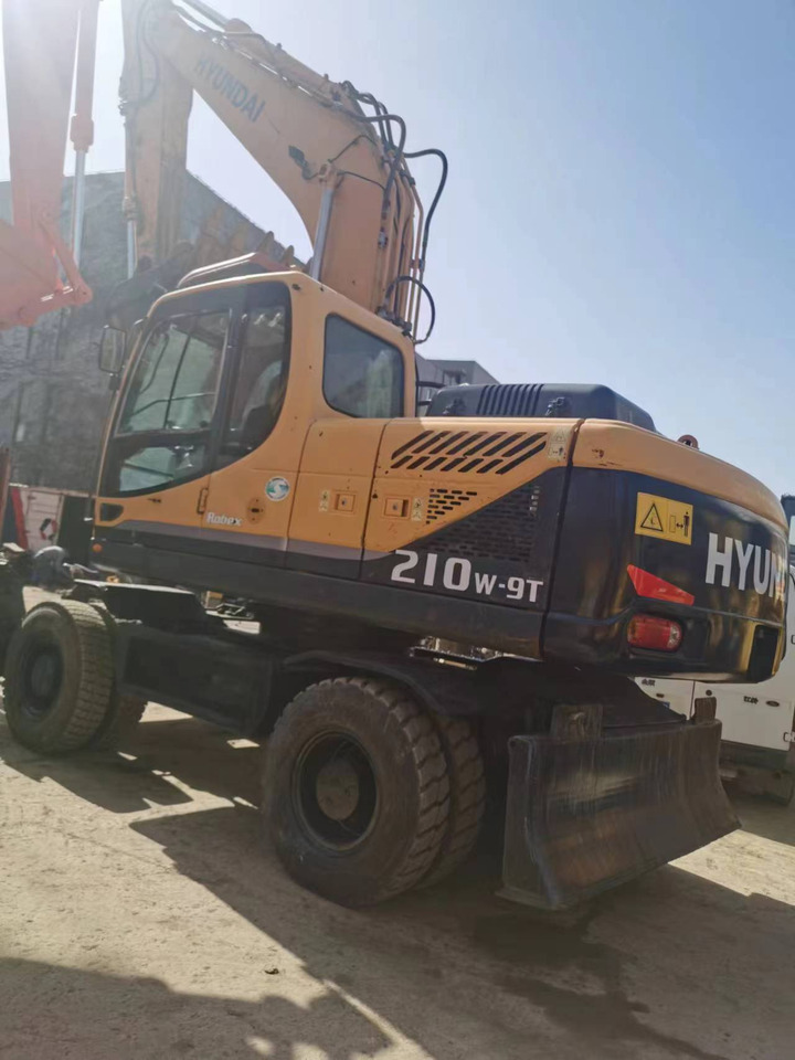 HYUNDAI 210W-9 - 轮式挖掘机:图3 HYUNDAI 210W-9 - 轮式挖掘机:图3