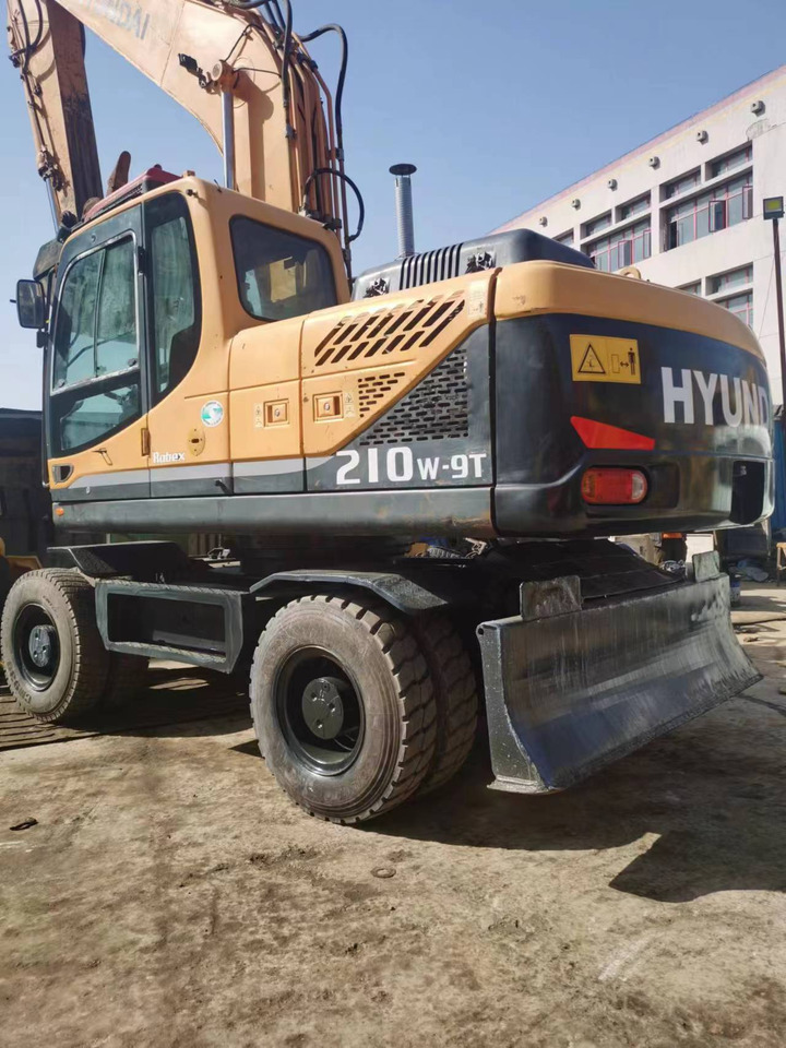 HYUNDAI 210W-9 - 轮式挖掘机:图2 HYUNDAI 210W-9 - 轮式挖掘机:图2