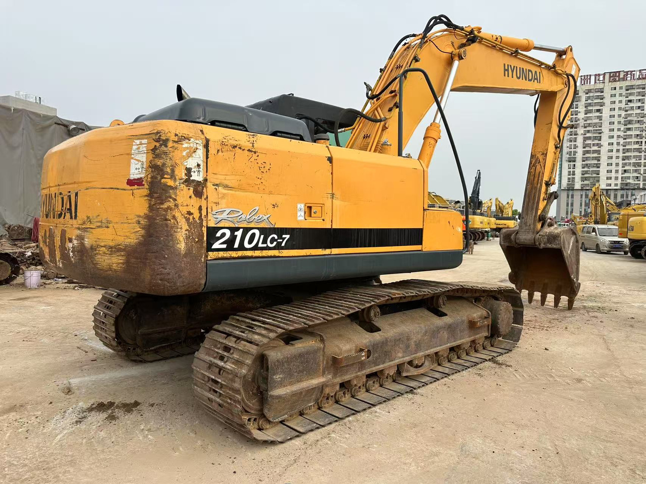 Hyundai R210LC-7 - 履带式挖掘机:图3 Hyundai R210LC-7 - 履带式挖掘机:图3