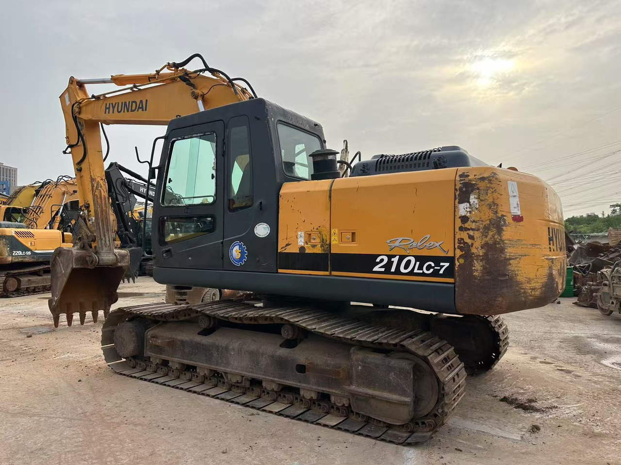 Hyundai R210LC-7 - 履带式挖掘机:图1 Hyundai R210LC-7 - 履带式挖掘机:图1