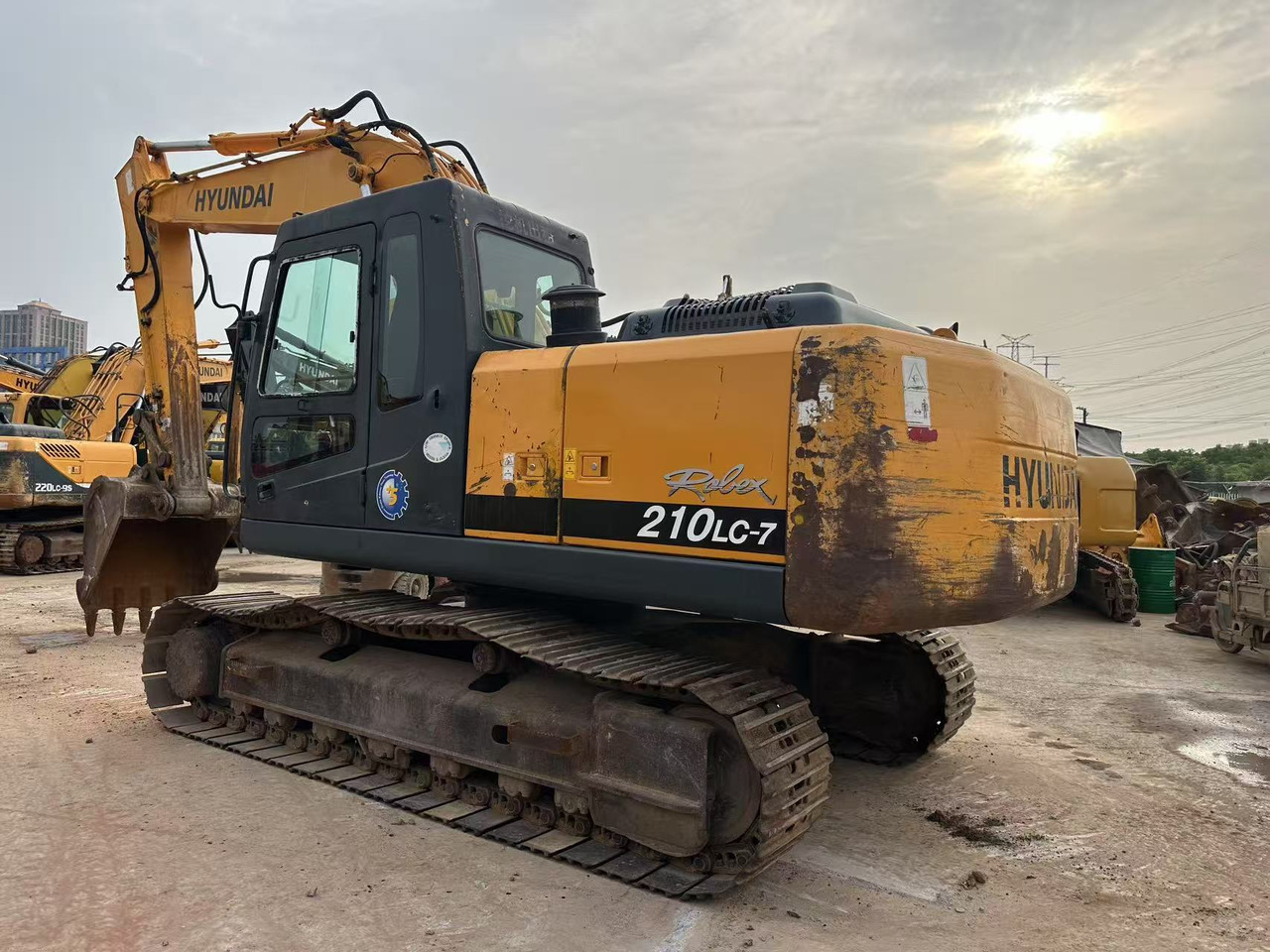 Hyundai R210LC-7 - 履带式挖掘机:图2 Hyundai R210LC-7 - 履带式挖掘机:图2