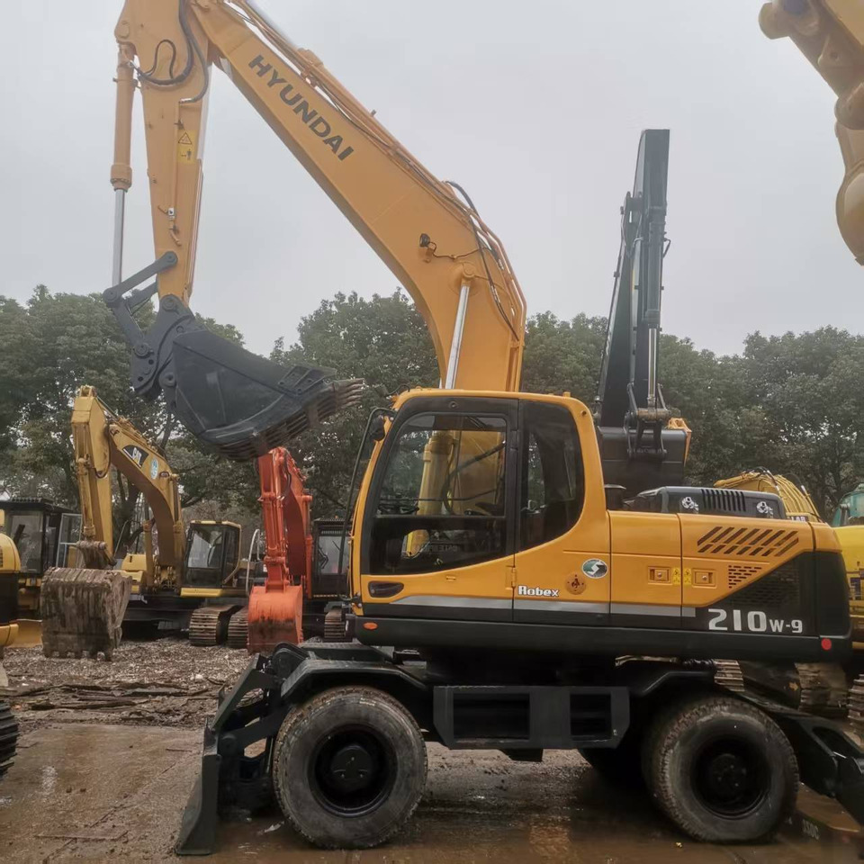 Hyundai R210W-9 - 轮式挖掘机:图4 Hyundai R210W-9 - 轮式挖掘机:图4