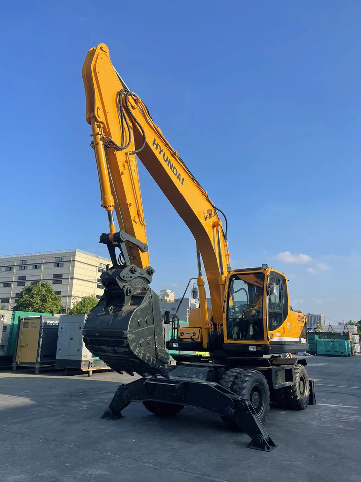 Hyundai R210W-9 - 轮式挖掘机:图2 Hyundai R210W-9 - 轮式挖掘机:图2