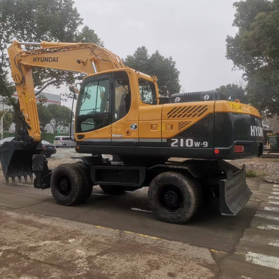 Hyundai R210W-9 - 轮式挖掘机:图2 Hyundai R210W-9 - 轮式挖掘机:图2