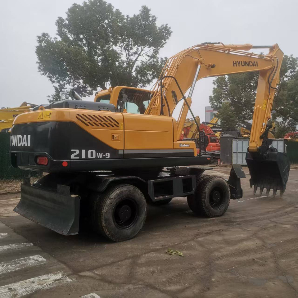 Hyundai R210W-9 - 轮式挖掘机:图1 Hyundai R210W-9 - 轮式挖掘机:图1