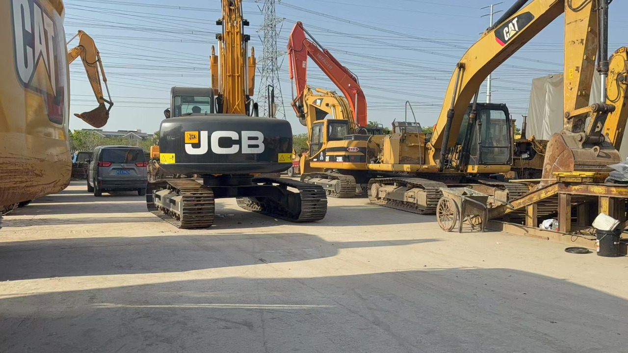 JCB JS215LC - 履带式挖掘机:图2 JCB JS215LC - 履带式挖掘机:图2