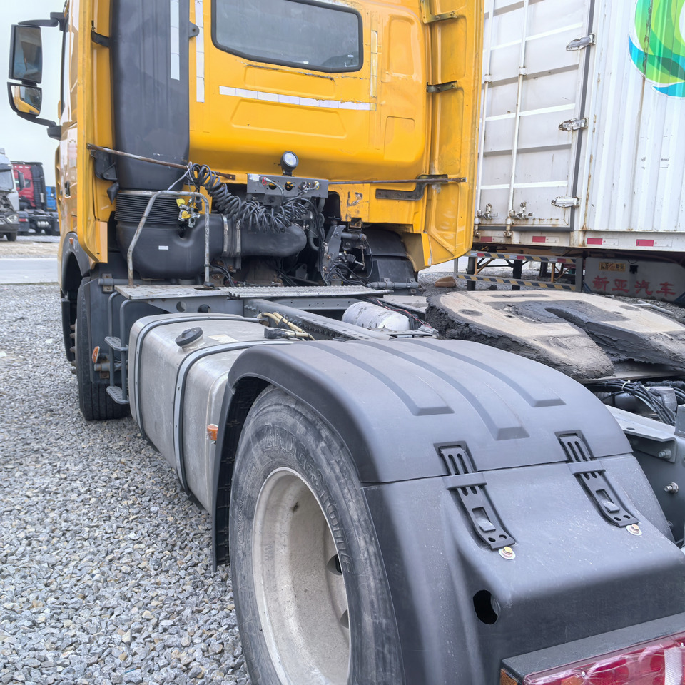 SINOTRUK Howo T7H 480 4x2 - 牵引车:图4 SINOTRUK Howo T7H 480 4x2 - 牵引车:图4