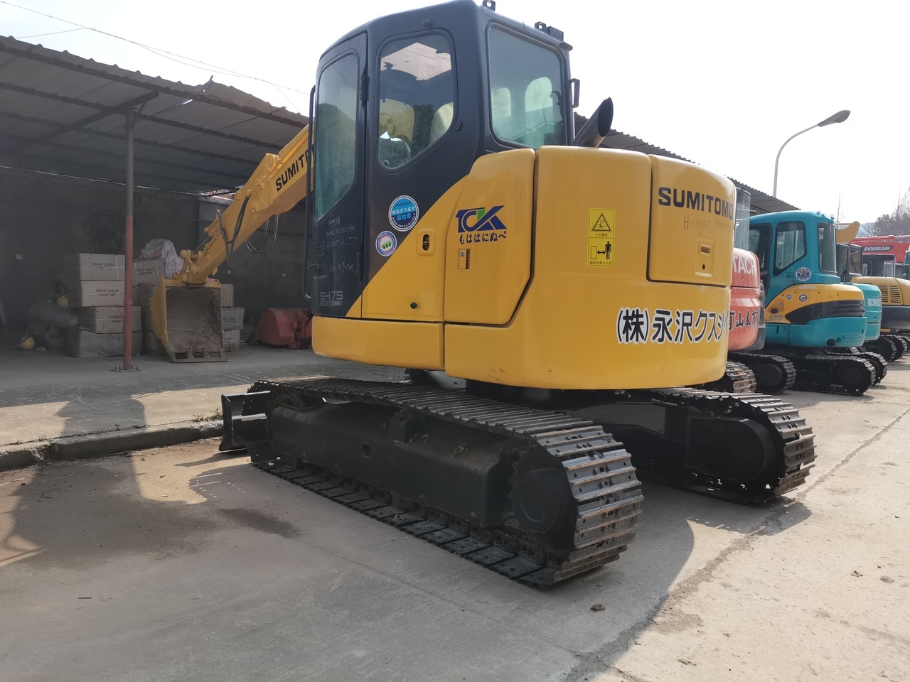 SUMITOMO SH75 - 小型挖掘机:图1 SUMITOMO SH75 - 小型挖掘机:图1