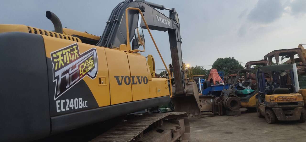 VOLVO EC240BLC - 履带式挖掘机:图1 VOLVO EC240BLC - 履带式挖掘机:图1