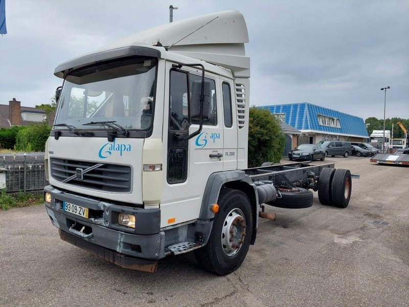 Volvo FL 250 MANUAL STEEL SUSPENSION - 驾驶室底盘卡车:图1 Volvo FL 250 MANUAL STEEL SUSPENSION - 驾驶室底盘卡车:图1