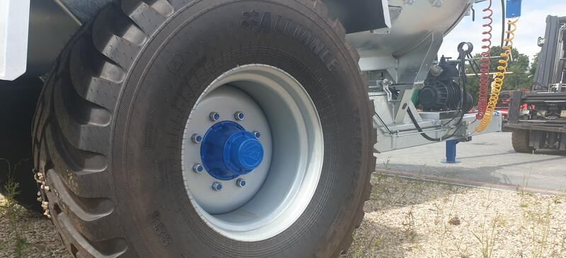MEPROZET Güllefässer/ Slurry tank/ Beczkowóz 8000 l - 浆罐车:图3 MEPROZET Güllefässer/ Slurry tank/ Beczkowóz 8000 l - 浆罐车:图3
