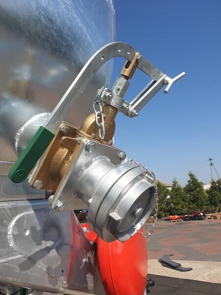 POMOT Single-axial tanker truck/ Beczkowóz wóz asenizacyjny 8000 l - 浆罐车:图3 POMOT Single-axial tanker truck/ Beczkowóz wóz asenizacyjny 8000 l - 浆罐车:图3