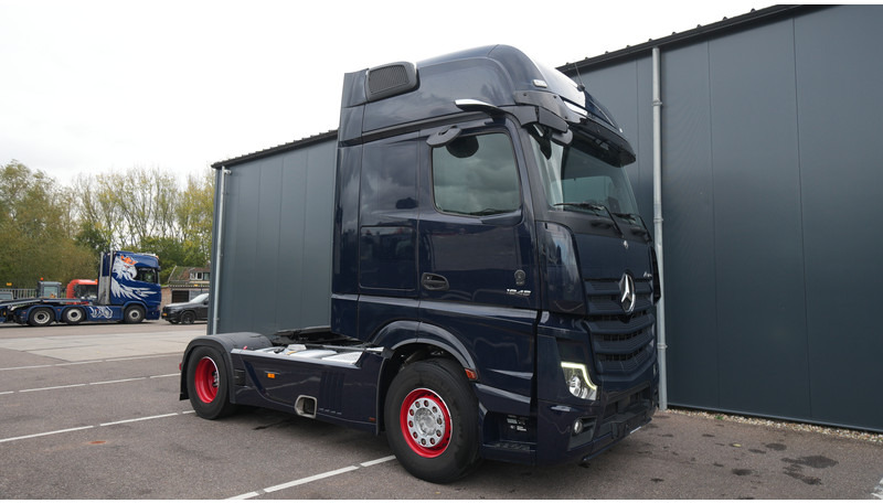 Mercedes-Benz ACTROS 1945 GIGASPACE 684.000KM - 牵引车:图4 Mercedes-Benz ACTROS 1945 GIGASPACE 684.000KM - 牵引车:图4