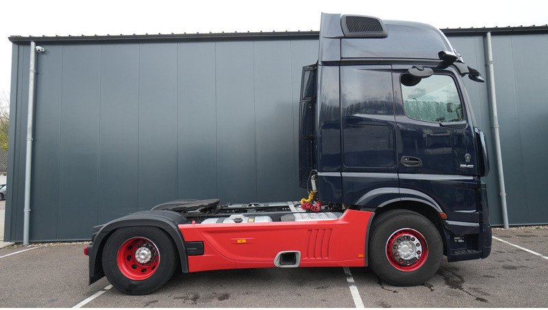 Mercedes-Benz ACTROS 1945 GIGASPACE 747.600KM - 牵引车:图2 Mercedes-Benz ACTROS 1945 GIGASPACE 747.600KM - 牵引车:图2