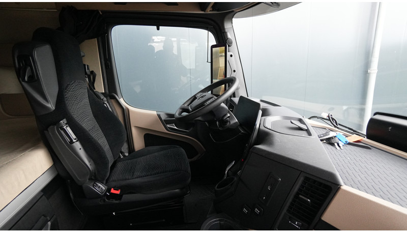 Mercedes-Benz ACTROS 1945 GIGASPACE 747.600KM - 牵引车:图5 Mercedes-Benz ACTROS 1945 GIGASPACE 747.600KM - 牵引车:图5