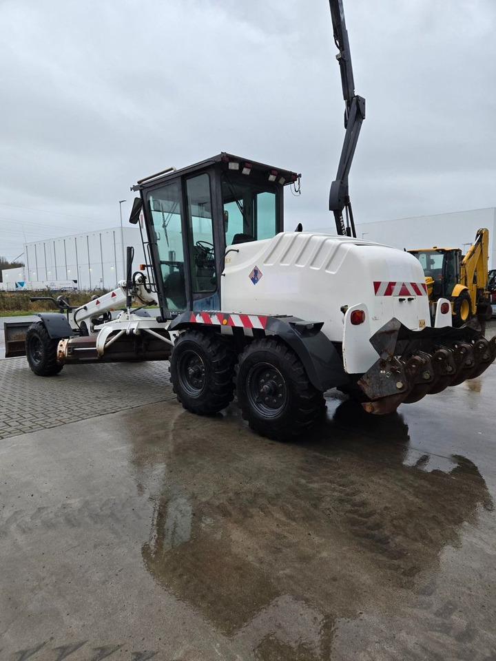 New Holland F106.6 - 平路机:图4 New Holland F106.6 - 平路机:图4