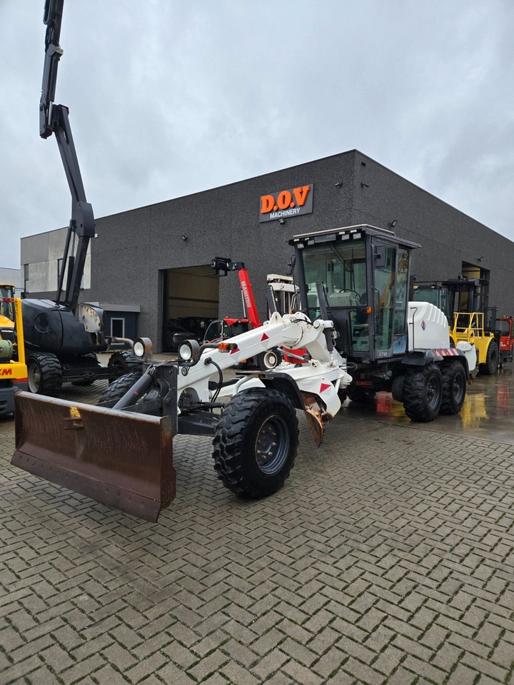 New Holland F106.6 - 平路机:图1 New Holland F106.6 - 平路机:图1