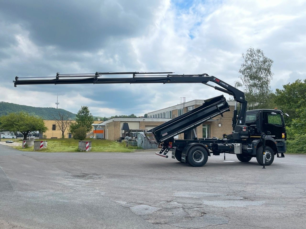 MAN TGM 18.320 4x4 Euro6e Hiab X Hiduo 228-4 - 翻斗车, 起重车:图2 MAN TGM 18.320 4x4 Euro6e Hiab X Hiduo 228-4 - 翻斗车, 起重车:图2
