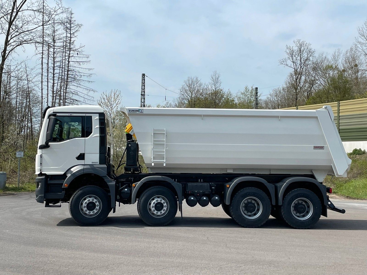 MAN TGS 41.400 8x4 / EUROMIX MTP 20m³/ EURO2 Kipper - 箕斗装载车:图4 MAN TGS 41.400 8x4 / EUROMIX MTP 20m³/ EURO2 Kipper - 箕斗装载车:图4