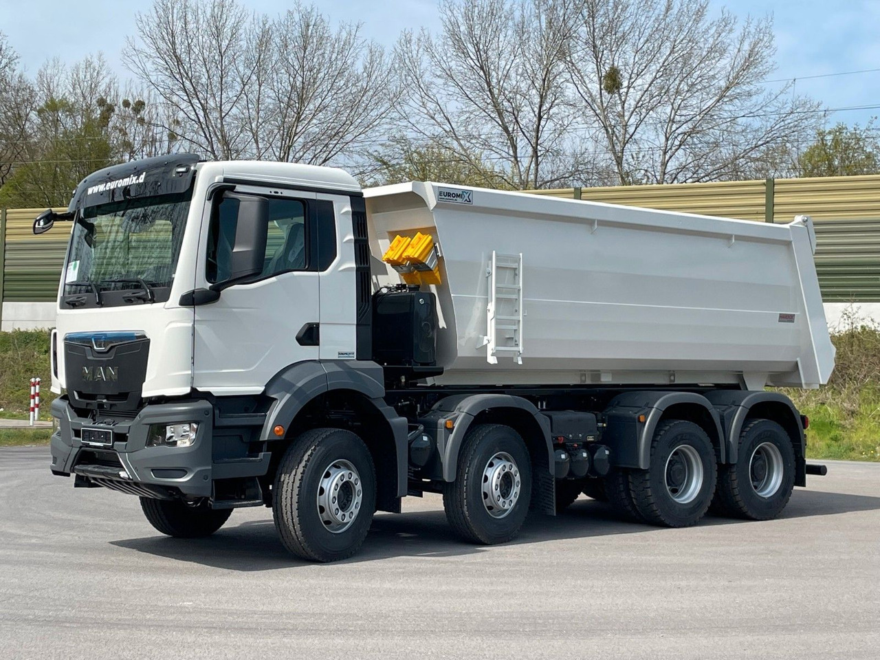 MAN TGS 41.400 8x4 / EUROMIX MTP 20m³/ EURO2 Kipper - 箕斗装载车:图3 MAN TGS 41.400 8x4 / EUROMIX MTP 20m³/ EURO2 Kipper - 箕斗装载车:图3