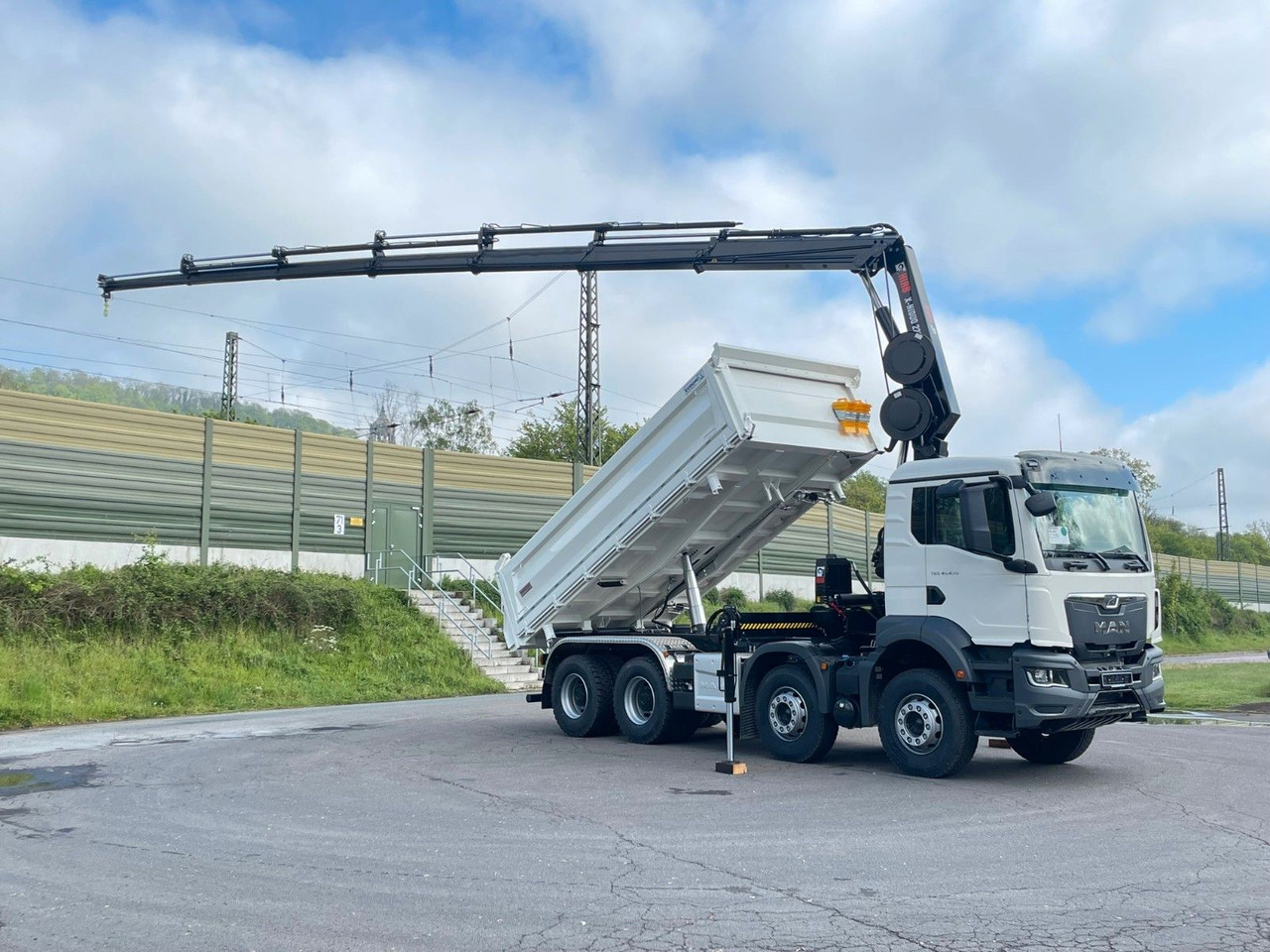 翻斗车, 起重车 MAN TGS 41.480 8x4/Euro6e Euromix Kipper Hiab 228-6：图14